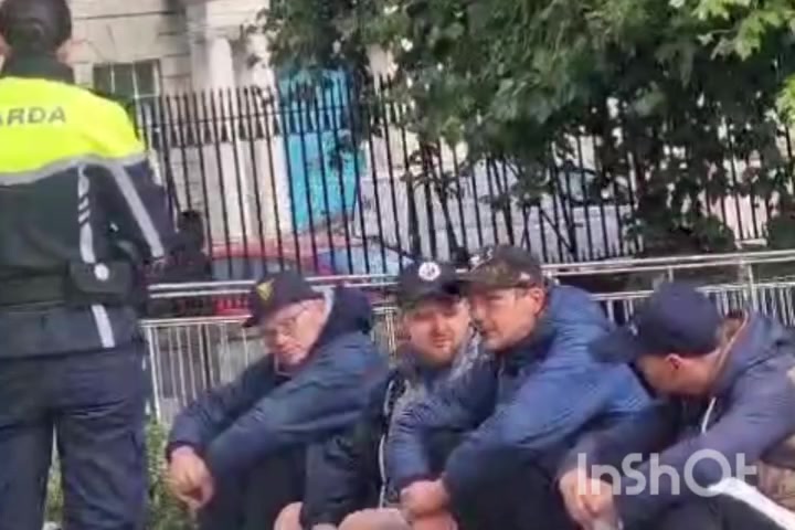 Suspects detained on a Dublin roadside as a Garda stands nearby