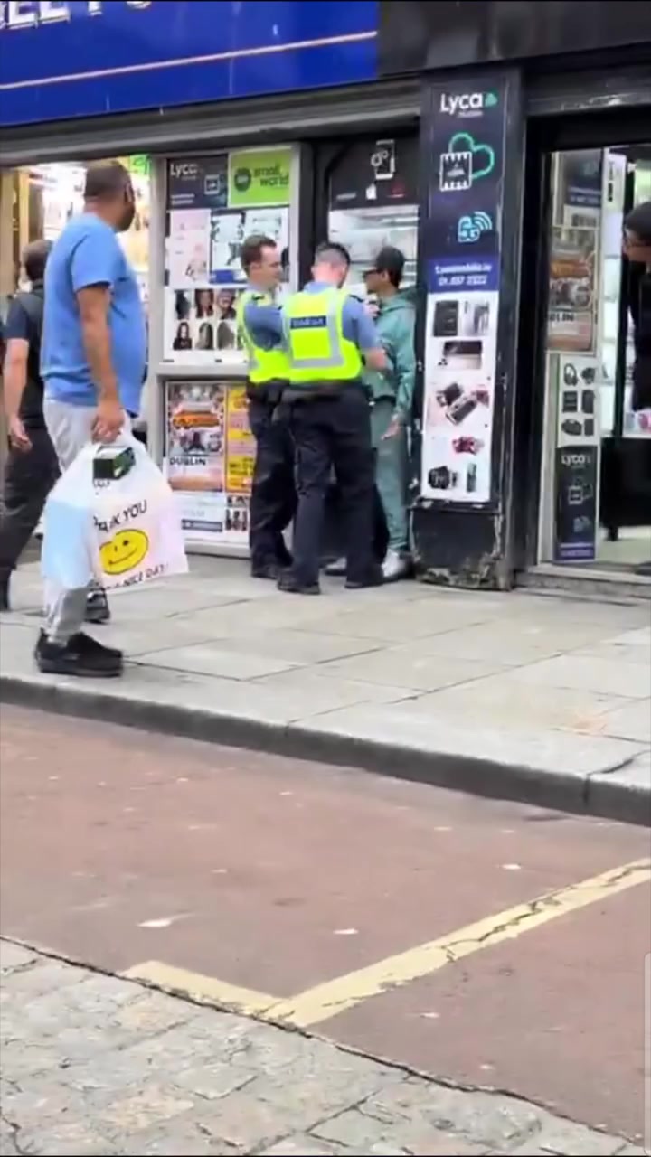 Gardaí stop a man on Moore Street in daylight